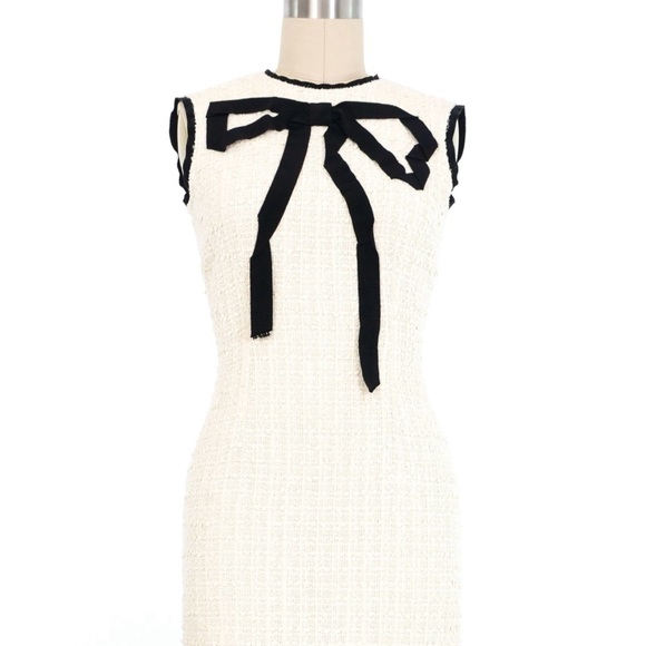 Gucci Dresses & Skirts - Gucci Sleeveless Cream Tweed Dress with Black Bow